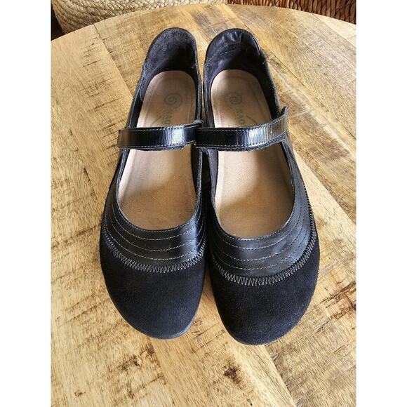 Naot Kirei Mary Jane Black Suede - Patent Leather Shoe Women's Size: 40 / 9 - Picture 1 of 9